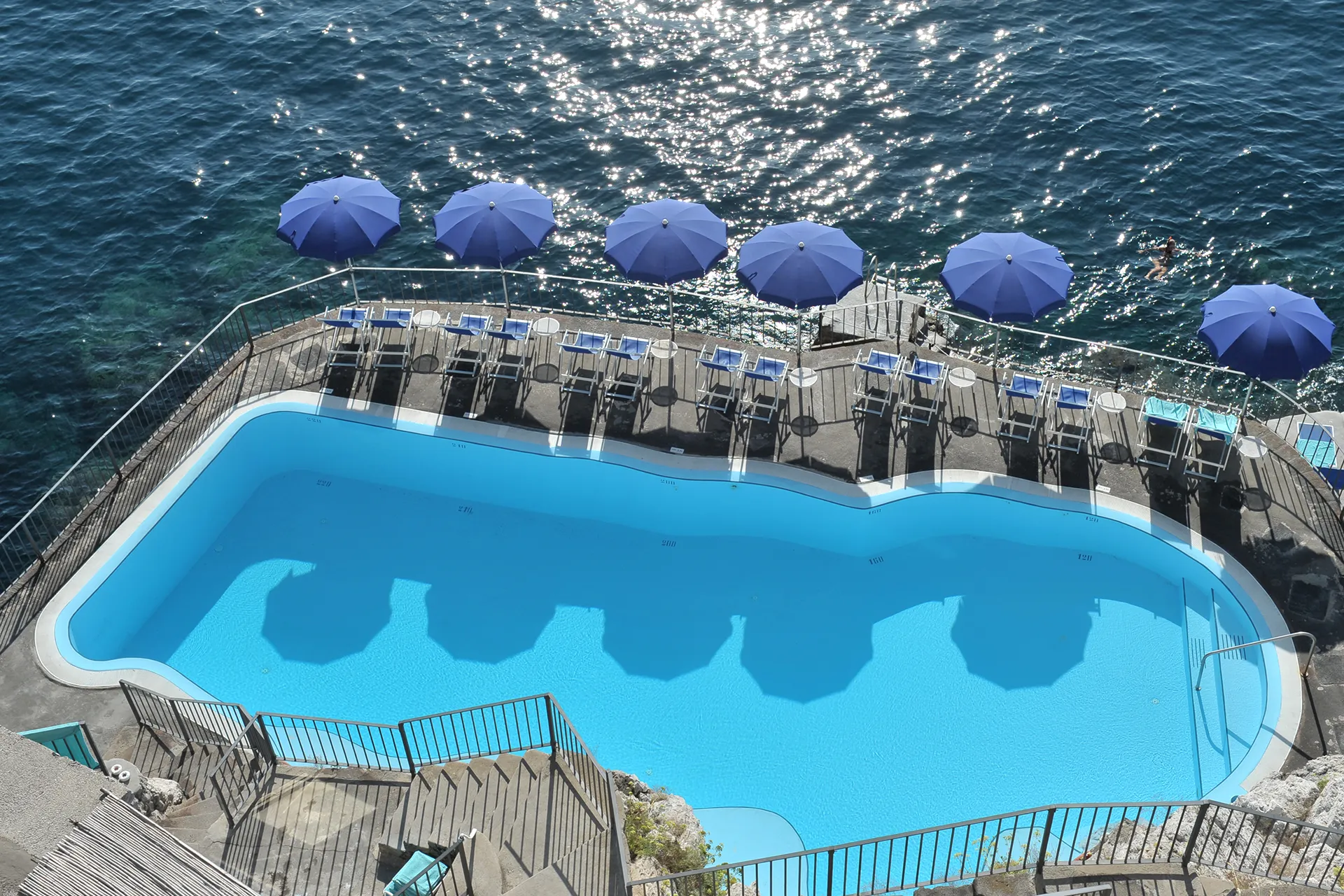 Guests relaxing on the pool solarium – Hotel Luna Convento